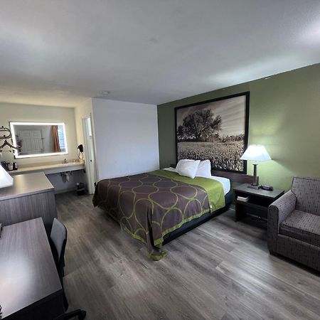 Super 8 By Wyndham Fredericksburg Hotel Ngoại thất bức ảnh