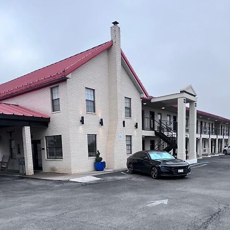 Super 8 By Wyndham Fredericksburg Hotel Ngoại thất bức ảnh