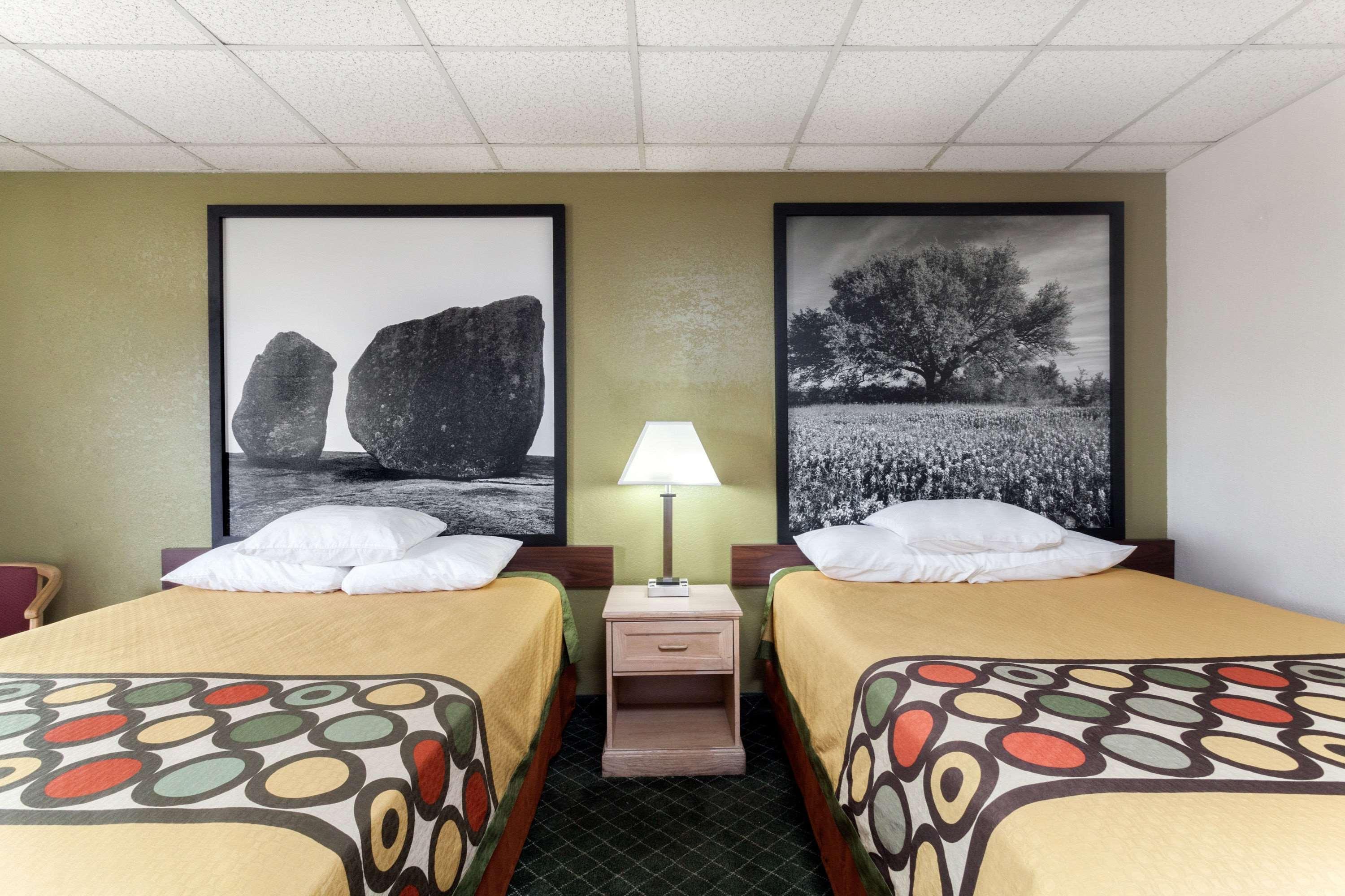 Super 8 By Wyndham Fredericksburg Hotel Ngoại thất bức ảnh