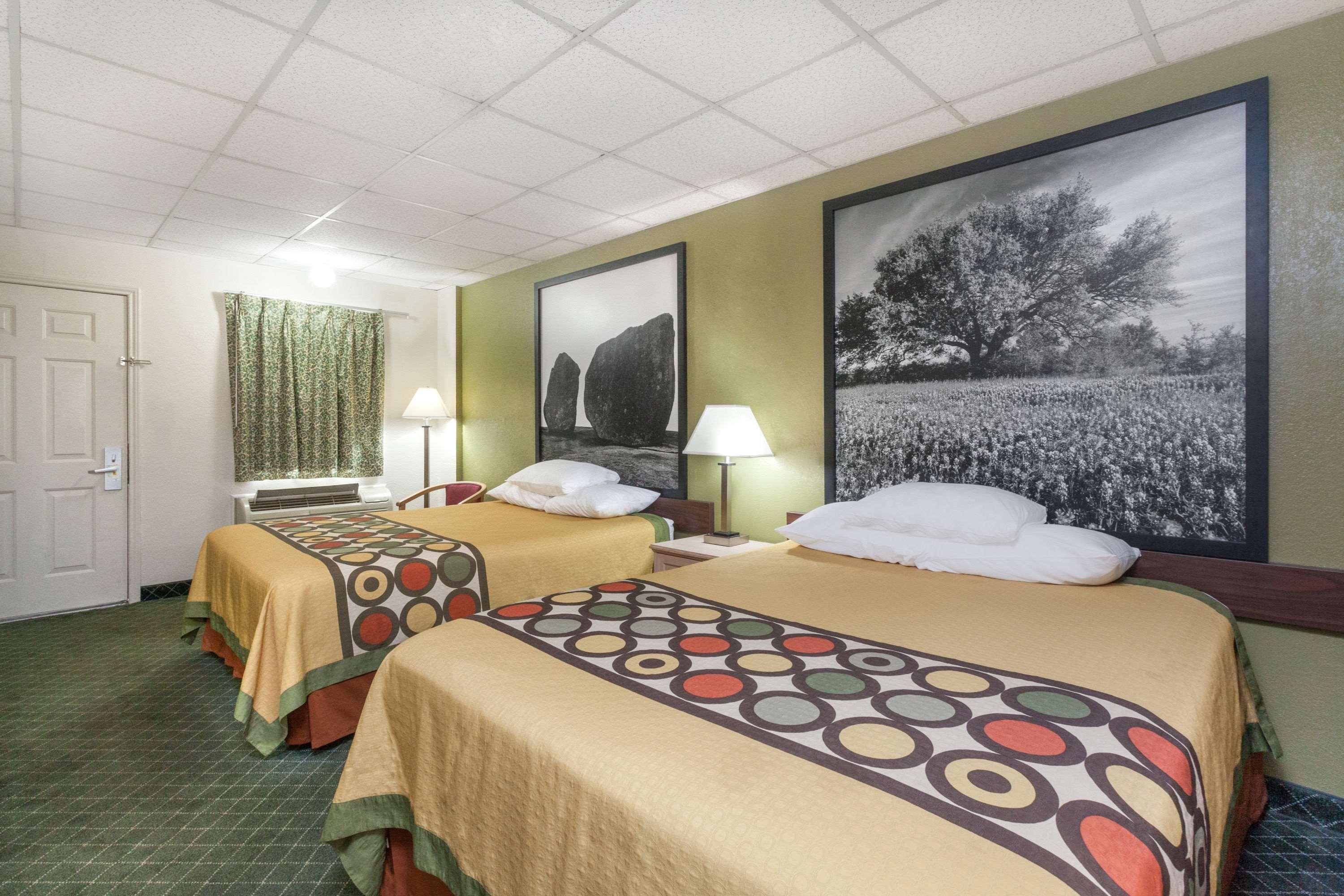 Super 8 By Wyndham Fredericksburg Hotel Ngoại thất bức ảnh