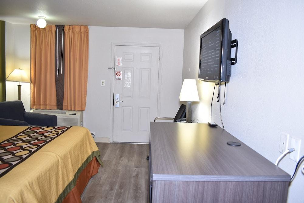 Super 8 By Wyndham Fredericksburg Hotel Ngoại thất bức ảnh