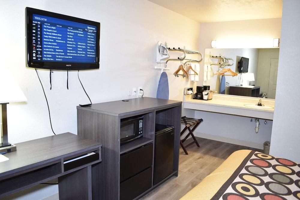 Super 8 By Wyndham Fredericksburg Hotel Ngoại thất bức ảnh