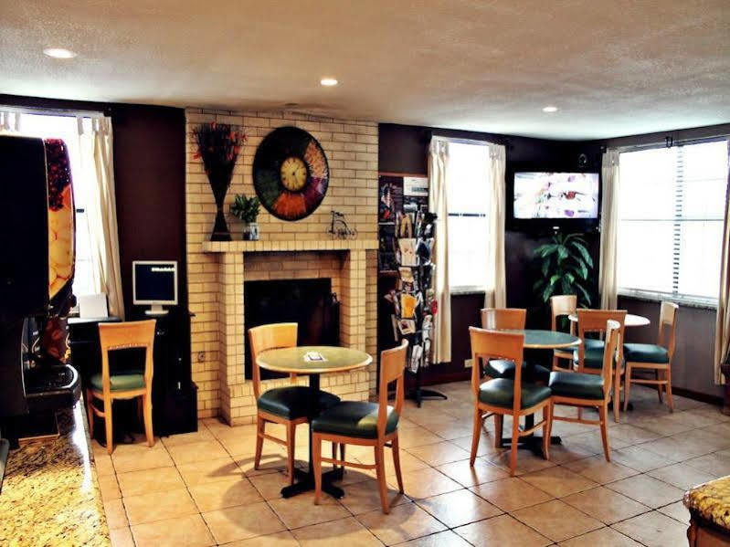 Super 8 By Wyndham Fredericksburg Hotel Ngoại thất bức ảnh