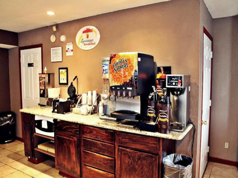 Super 8 By Wyndham Fredericksburg Hotel Ngoại thất bức ảnh