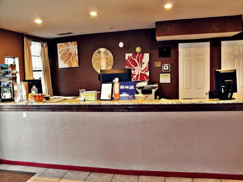 Super 8 By Wyndham Fredericksburg Hotel Ngoại thất bức ảnh